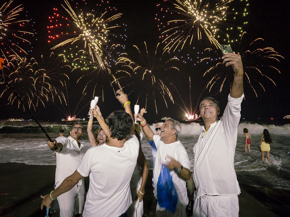 O branco ajuda a manter a mente clara e a não se concentrar em pensamentos intrusivos ou eventos negativos do ano que passou — Foto: Leo Martins / Agência O Globo