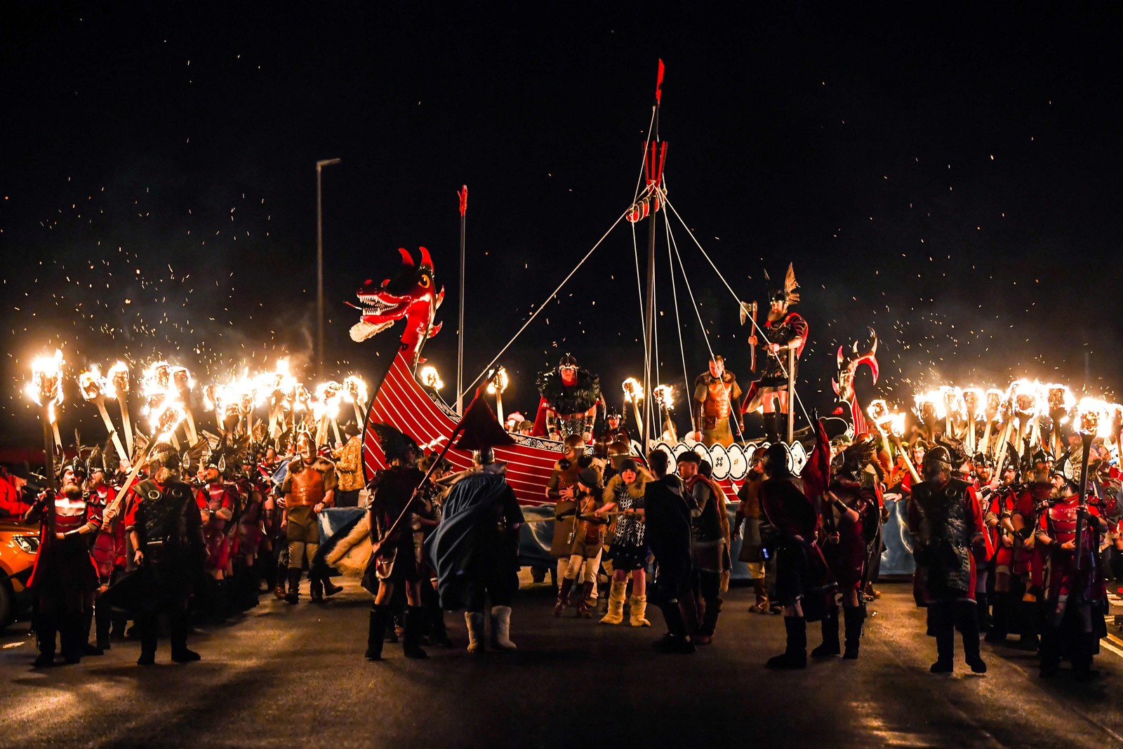 Pela primeira vez na história, mulheres participarão de tradicional festa viking escocesa — Foto: Andy Buchanan / AFP