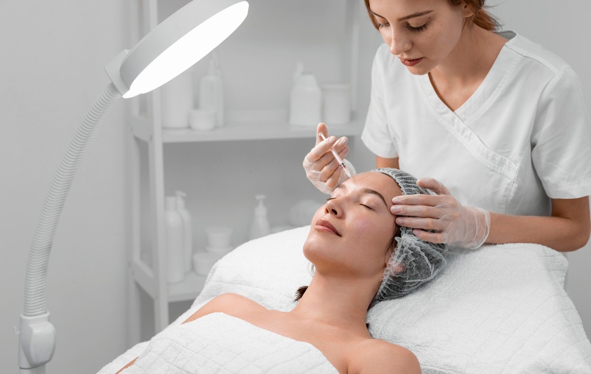 Botox funciona? Estudo compara fotos de gêmeas, uma aplicou toxina por 19 anos, outra não; veja imagens