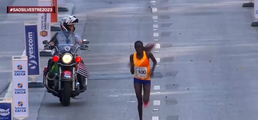Caroline Reline vence a São Silvestre pela segunda vez