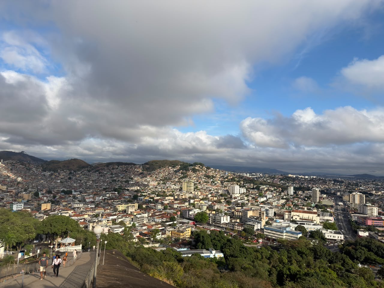 Calor aumenta enquanto umidade favorece chuva no Sudeste; veja a previsão