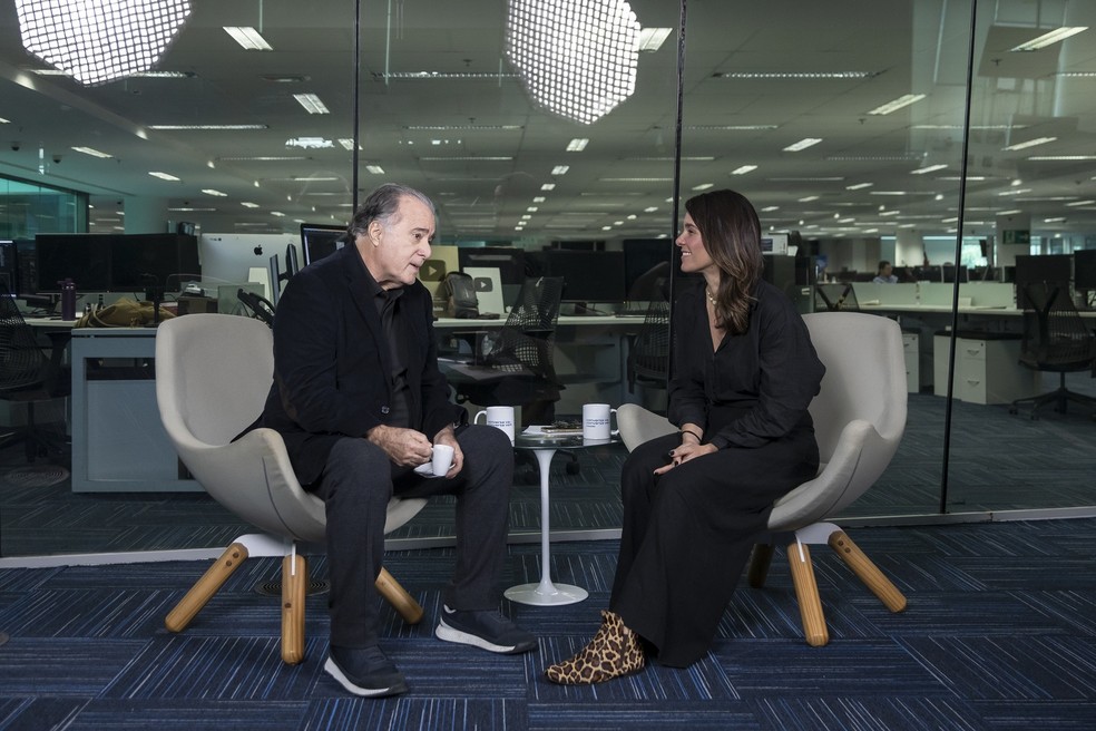 O ator Tony Ramos e a jornalista Maria Fortuna no estúdio do Jornal OGLOBO — Foto: Leo Martins