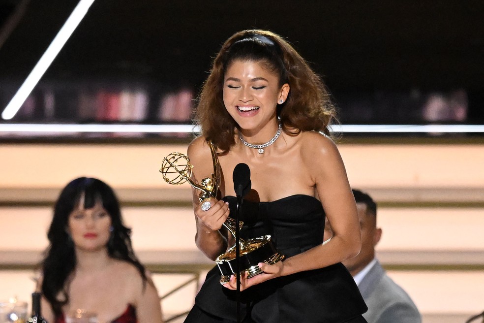 Zendaya no Emmy 2022 — Foto: Patrick T. FALLON / AFP