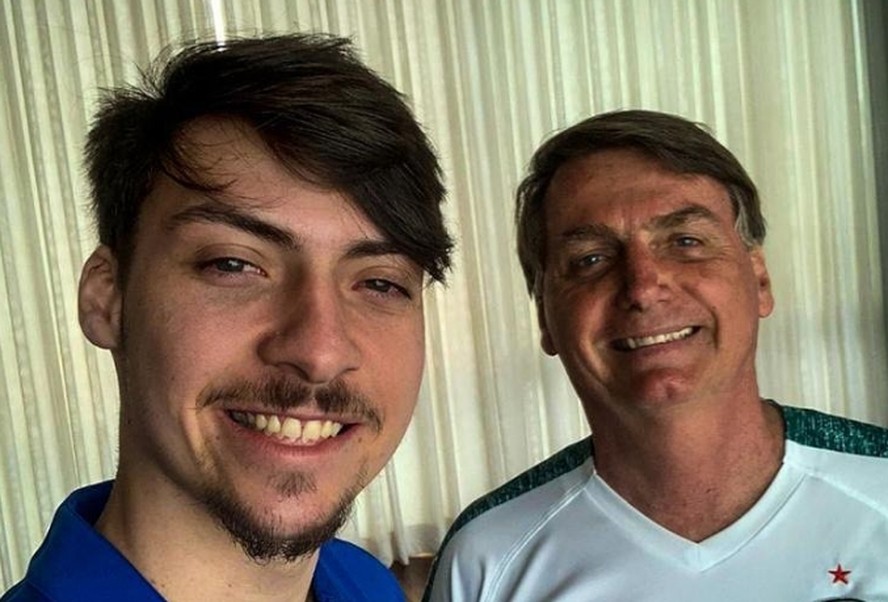 PL doa R$ 135 mil de uma vez só à candidatura do filho de Bolsonaro, o equivalente a 90% do gasto máximo