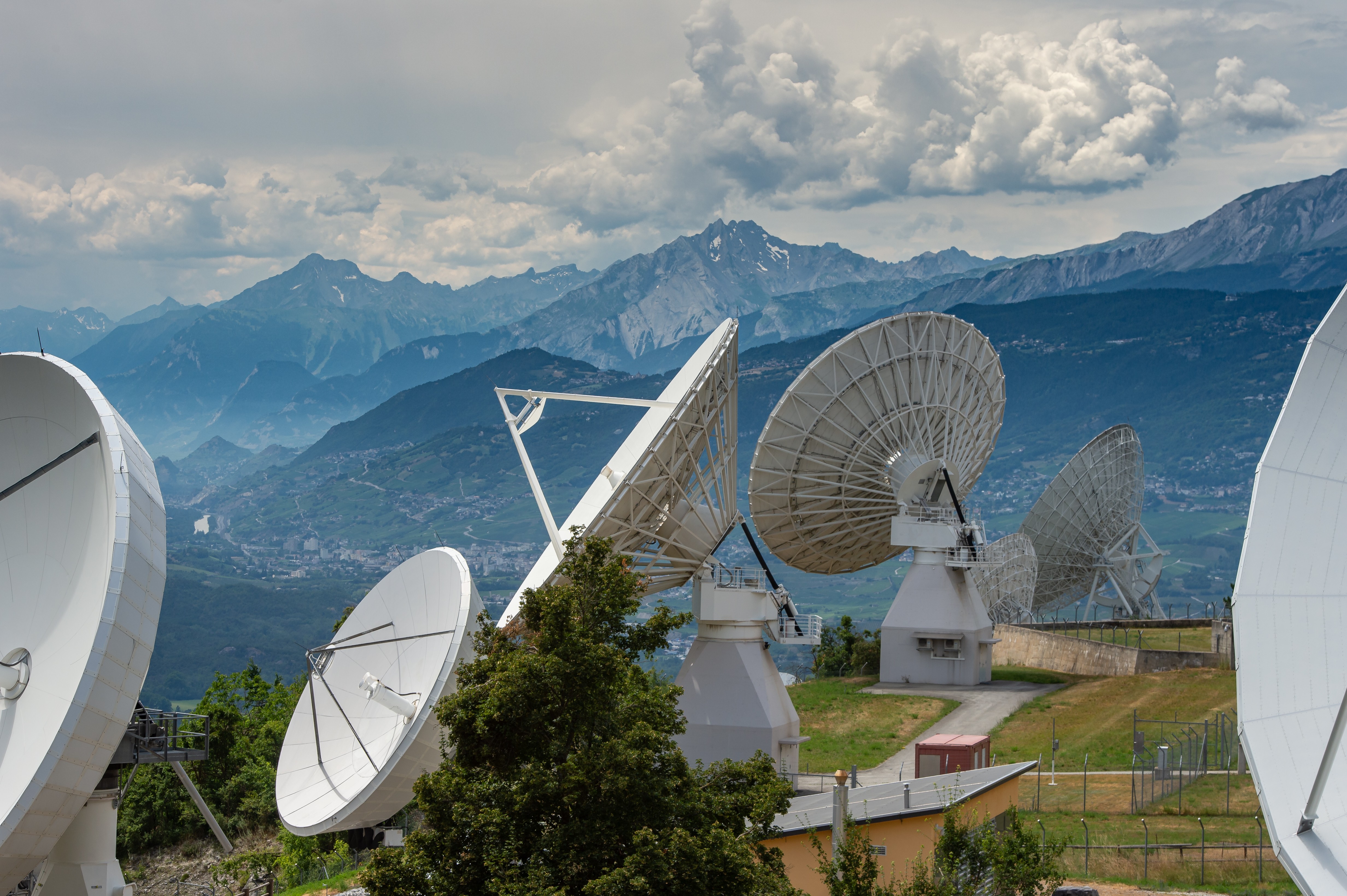 Operadoras de telefonia da Europa estudam criar grupo de satélites para fazer frente à Starlink, de Musk