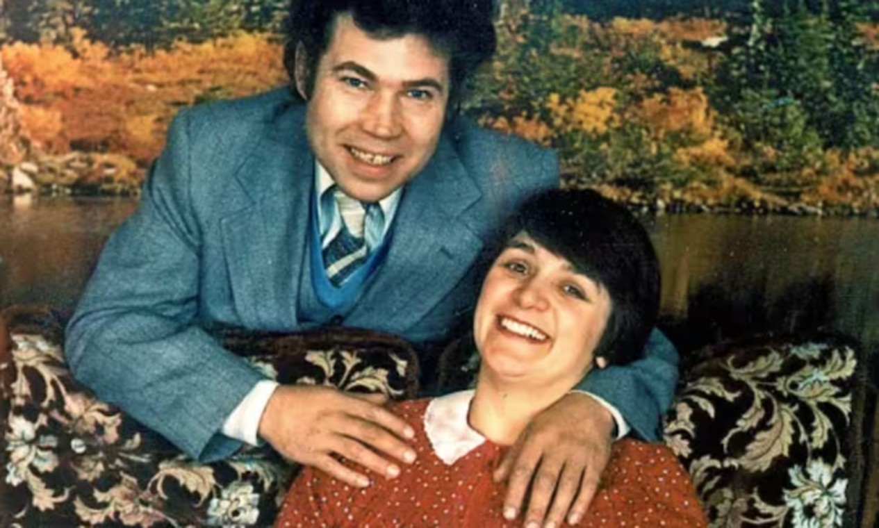 Mãe serial killer foi condenada à prisão perpétua após tortura e morte de vítimas no Reino Unido