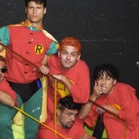 A trajetória dos Mamonas começou longe dos holofotes, quando Sérgio Reoli foi apresentado ao guitarrista Bento Hinoto. — Foto: Marco Antônio Teixeira