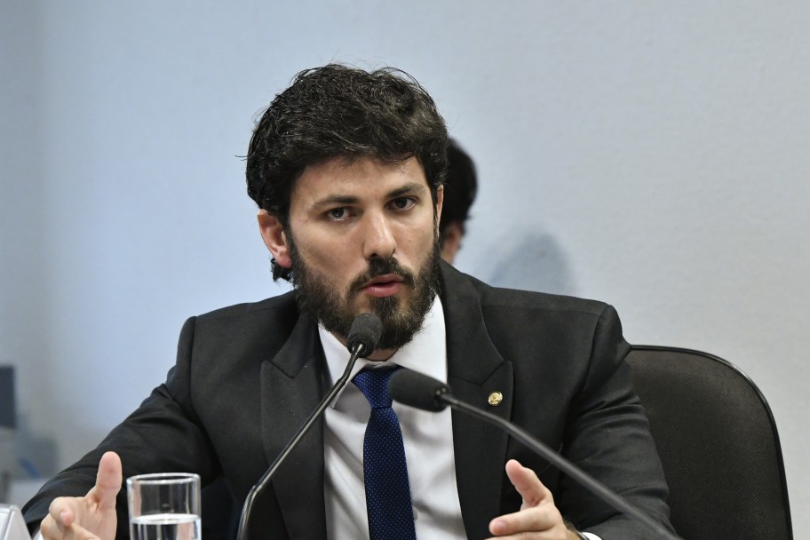 Aro dá sinal verde para Flávio fazer campanha em seu palanque e elimina principal entrave para acordo em Minas - QTU Questões do Universo
