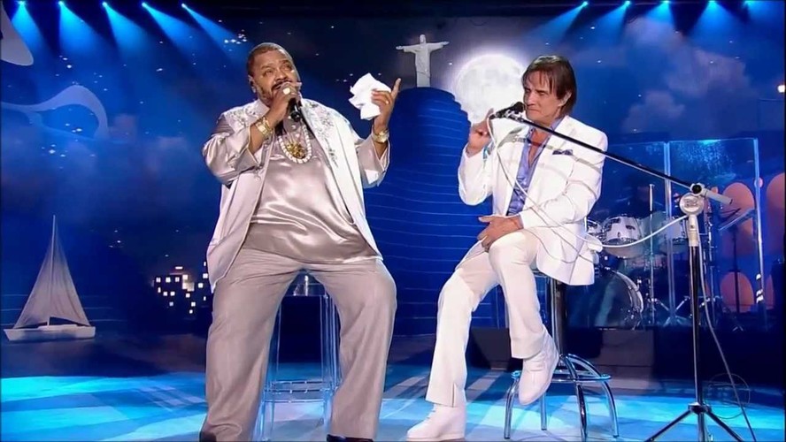 Roberto Carlos presta homenagem a Arlindo Cruz com aplauso de um minuto ...