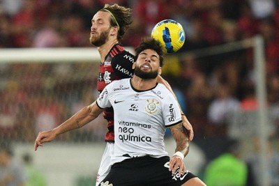 Tropa do calvo! Rodinei e Léo Pereira aplicam trote em joia da base do  Flamengo - Vídeos - Gazeta Esportiva.com