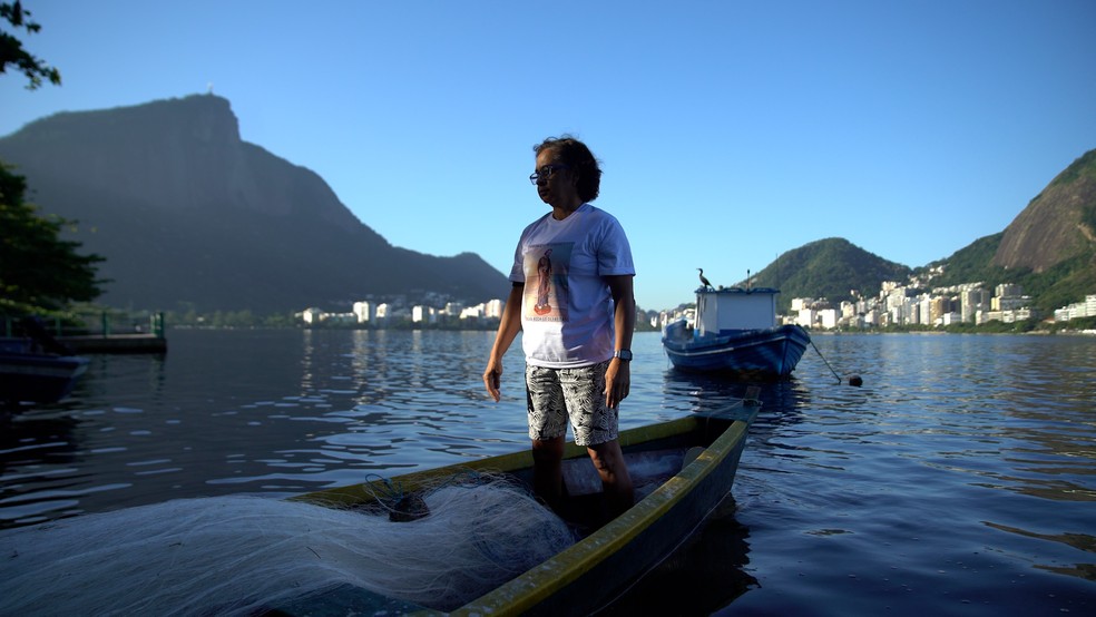 Katia Janine. Pescadora há 42 anos da Colônia Z-13 acompanhou a melhora da qualidade da água — Foto: Divulgação/Águas do Rio