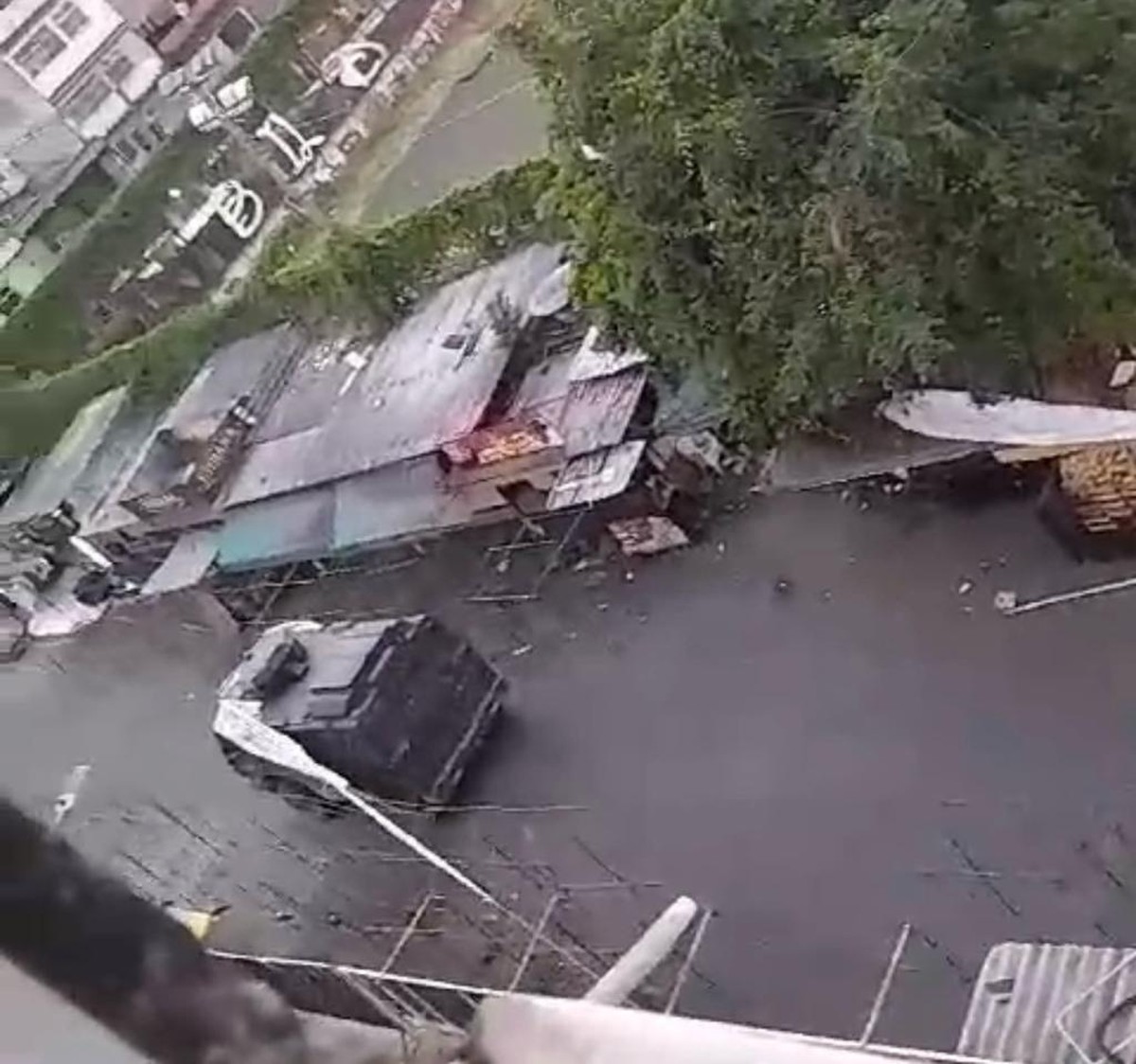 PM faz opera&ccedil;&atilde;o na Mar&eacute;, e moradores relatam intenso tiroteio