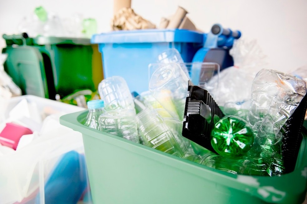 Plásticos de uso único são responsáveis pela liberação de microplásticos — Foto: Freepik