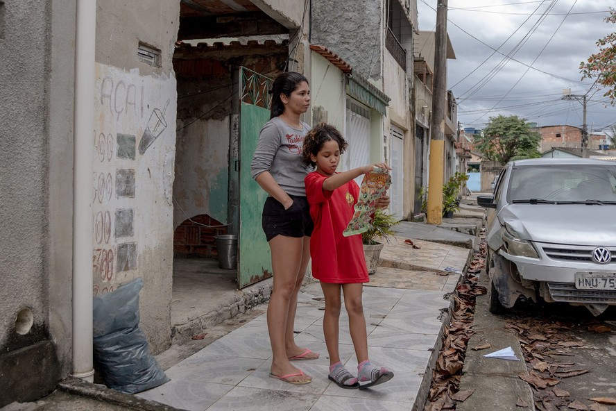 Desempregada, Jéssica Couto, de 32 anos, moradora de Campo Grande, zona oeste do Rio de Janeiro, recebe em média R$ 500 reais por mês fazendo bicos de limpeza