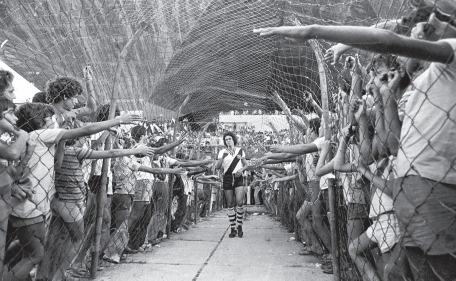 Registro de Roberto Dinamite no Estádio Luso-Brasileiro, em 1977