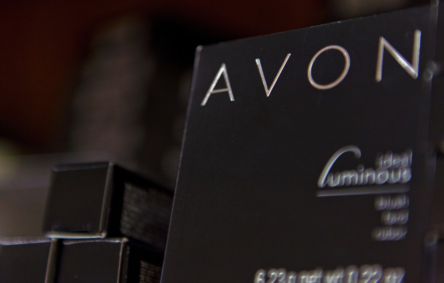 Avon é multada em US$ 46 mi nos EUA após mulher dizer que produtos  contribuíram para câncer - 19/12/2022 - Mercado - Folha