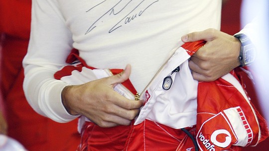 Felipe Massa pede mudança no resultado e indenização pela perda do título de F1 de 2008 à FIA