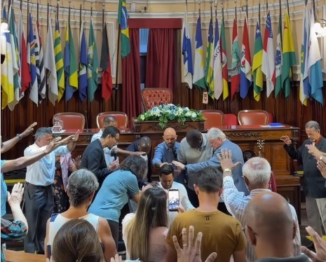 Homenagens a líderes religiosos disparam na Câmara de Niterói