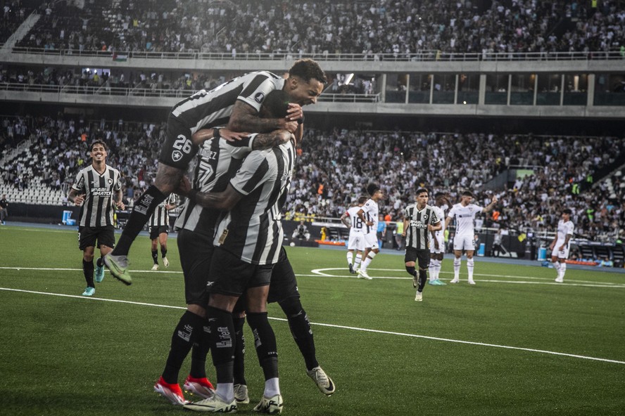Botafogo faz dever de casa, vence a LDU e depende apenas de si para se ...