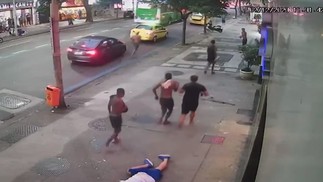 Outro marco na crise da segurança em Copacabana foi a agressão sofrida pelo empresário Marcelo Benchimol, que desmaiou após levar um soco ao proteger uma pedestre de suspeitos, em dezembro de 2023  — Foto: Reprodução