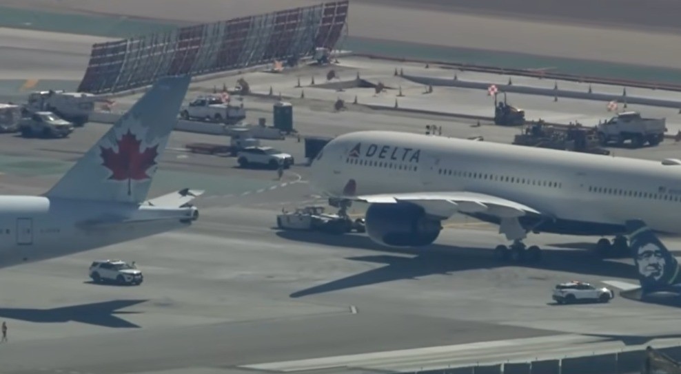 Aviões da Delta e Air Canada colidem no aeroporto de Los Angeles; ninguém fica ferido
