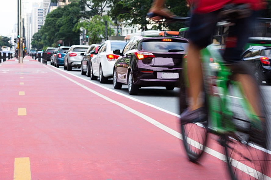 Bicicleta é alternativa sustentável de mobilidade urbana e conexão com transporte público