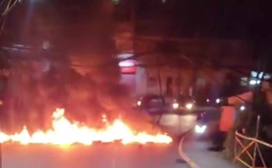 Após apagão, moradores fazem protestos em Niterói enquanto Enel diz que reparos mais complexos serão concluídos nesta sexta - QTU Questões do Universo