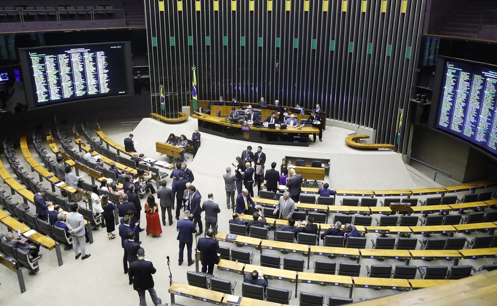 Plenário da Câmara durante análise de proposta que altera as regras das emendas parlamentares — Foto: Mário Agra/Câmara dos Deputados