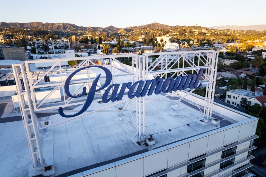 Paramount acirra disputa por Warner, e bilionário Larry Ellison ...