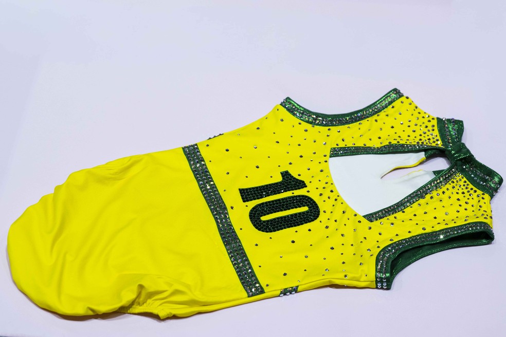 Collant "camisa 10": ginastas do Brasil fazem homenagem a Marta, Pelé e Zico — Foto: MeloGym/CBG