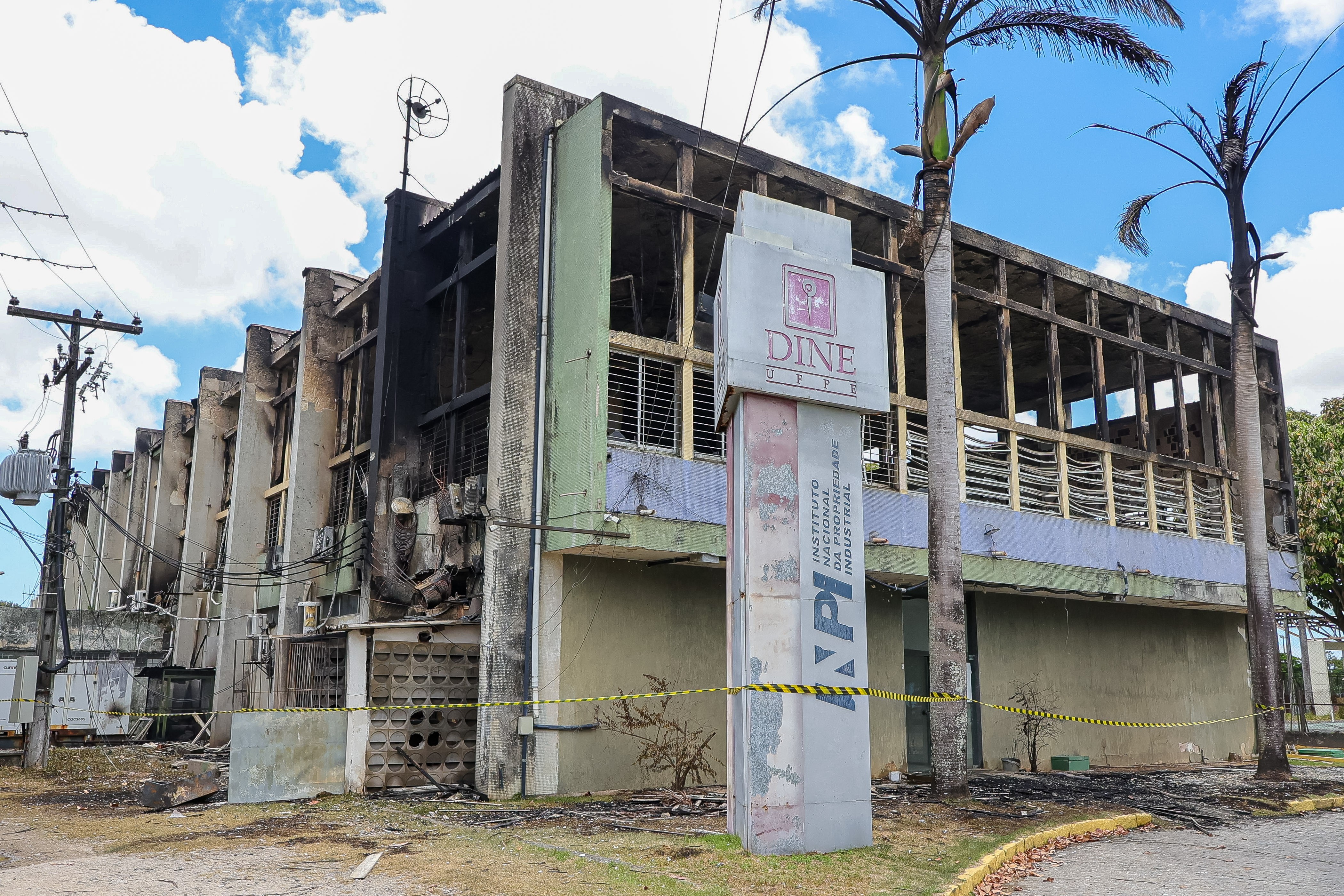 Prédio incendiado na UFPE passará por escoramento para permitir perícia presencial da PF