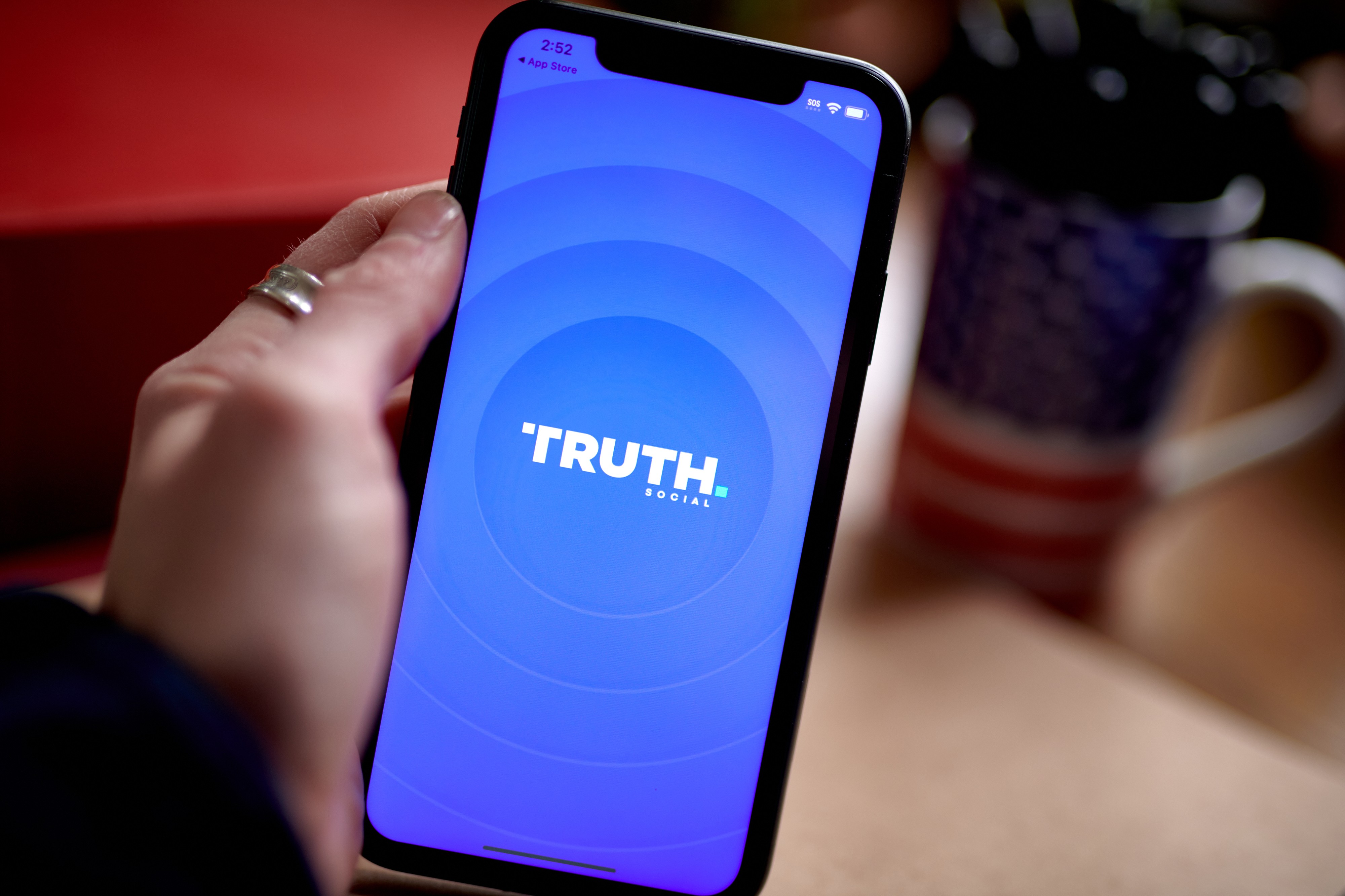 Truth Social, de Trump, lança serviço de acesso antecipado a posts - QTU Questões do Universo