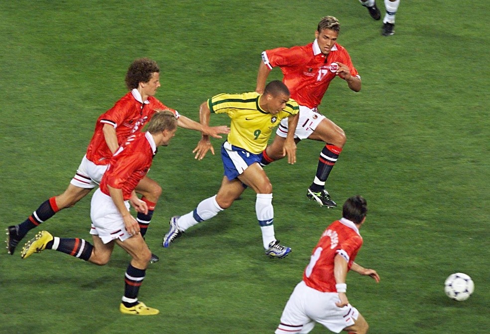 Brazil x Norway at the 1998 World Cup — Photo: AFP PHOTO GEORGES GOBET