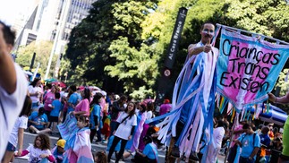 A ala das crianças trans esteve presente, liderada pela ONG Minha Criança Trans. — Foto: Maria Isabel Oliveira/ Agência O Globo