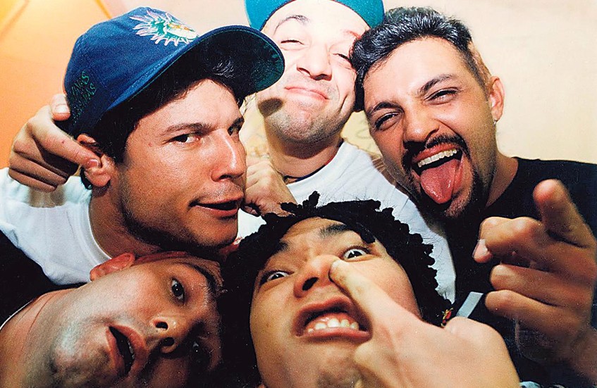 Com letras repletas de deboche, incorreções políticas e expressões de duplo sentido, o álbum foi um sucesso e teve cerca de 1,8 milhão de cópias vendidas. — Foto: Divulgação