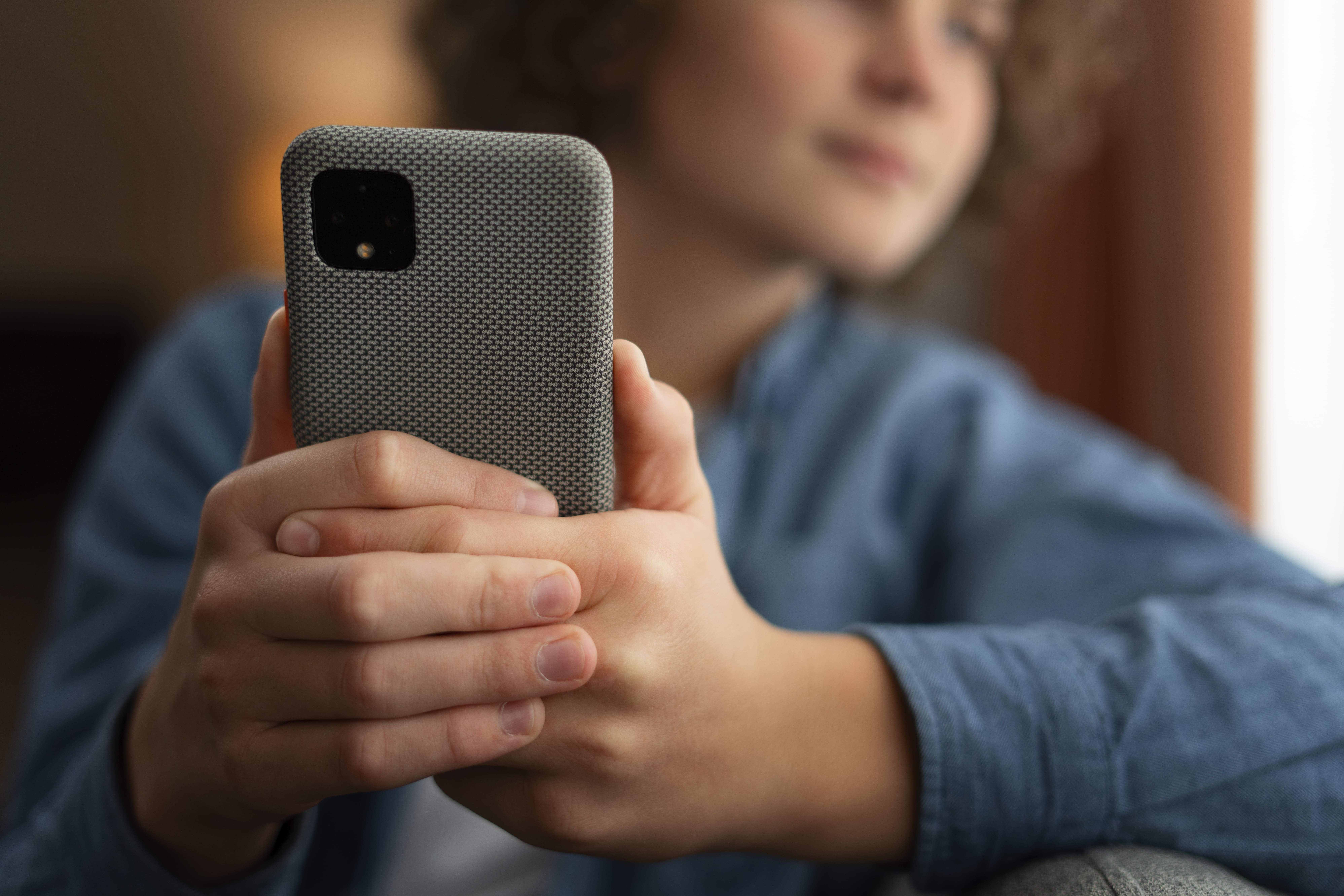 Os benefícios no cérebro ao deixar de usar o celular por 72 horas: melhorias nos neurônios, no desejo e na motivação