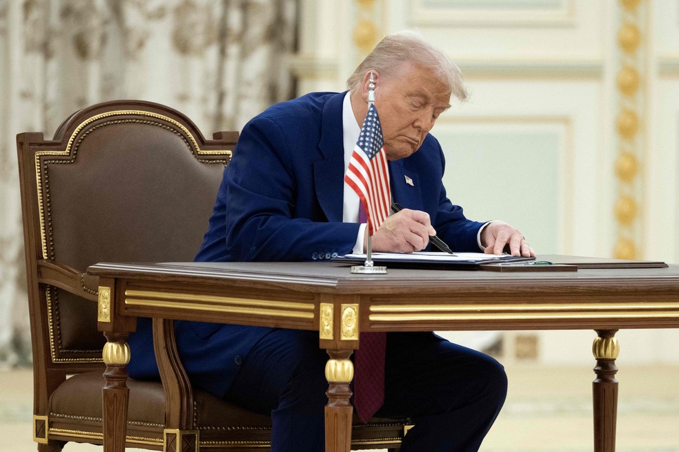 Trump assina acordos durante viagem &agrave; Ar&aacute;bia Saudita &mdash; Foto: Brendan Smialowski/AFP