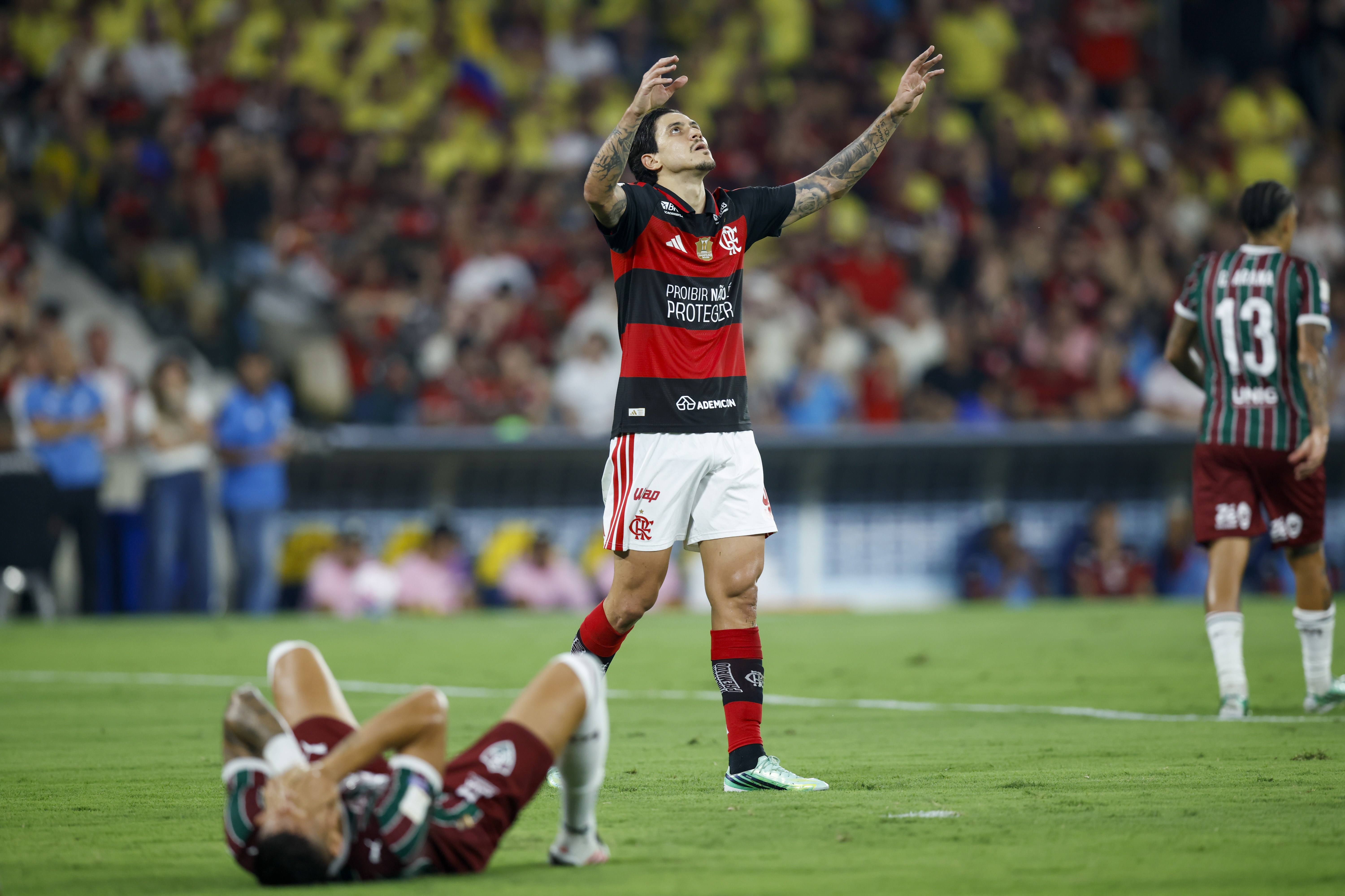 Jejum de Pedro no Flamengo contrasta com fase artilheira de companheiros em sequência decisiva