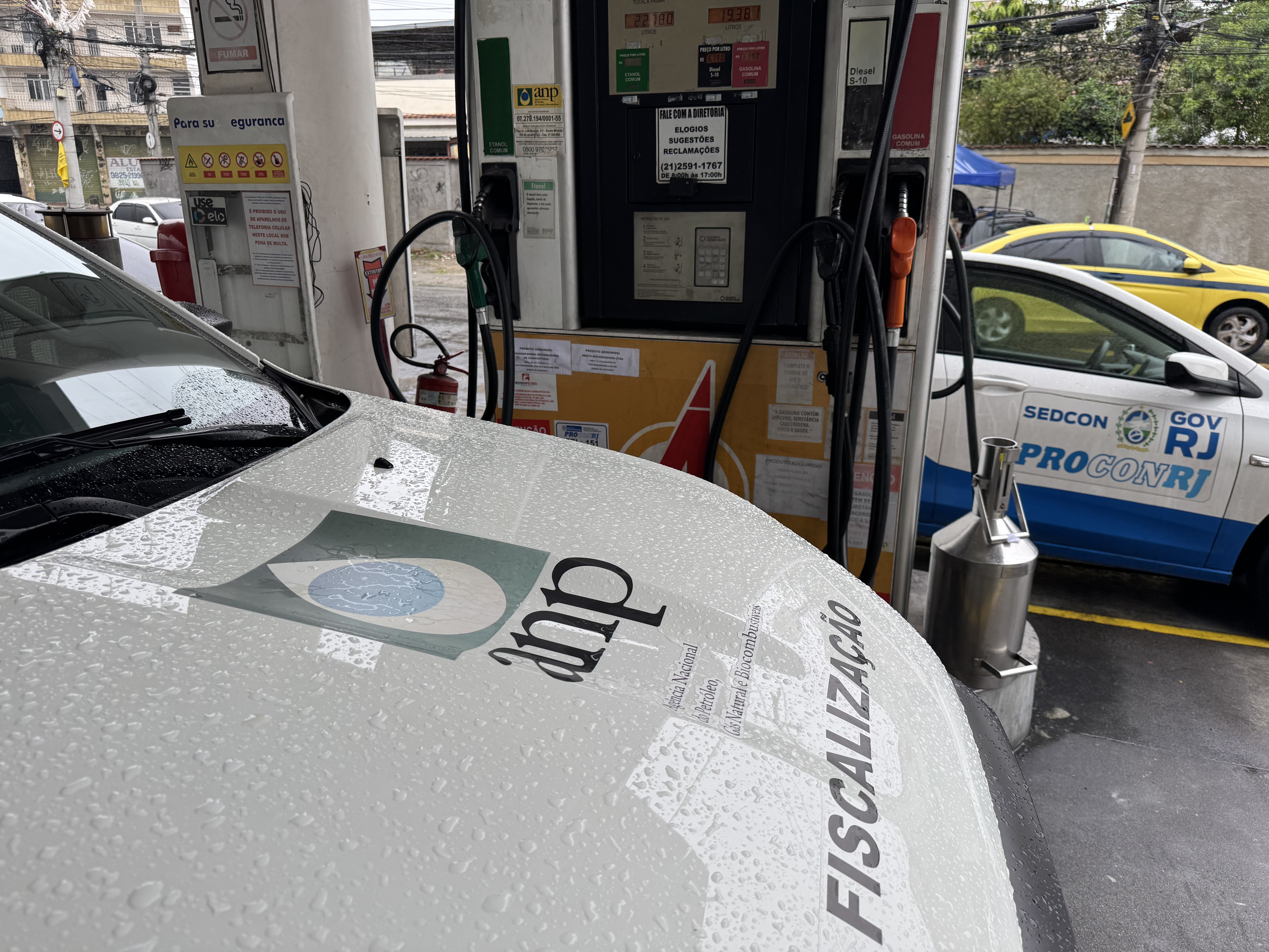 Posto de combustíveis na Zona Norte é interditado por suspeita de fraude nas bombas; vídeo - QTU Questões do Universo