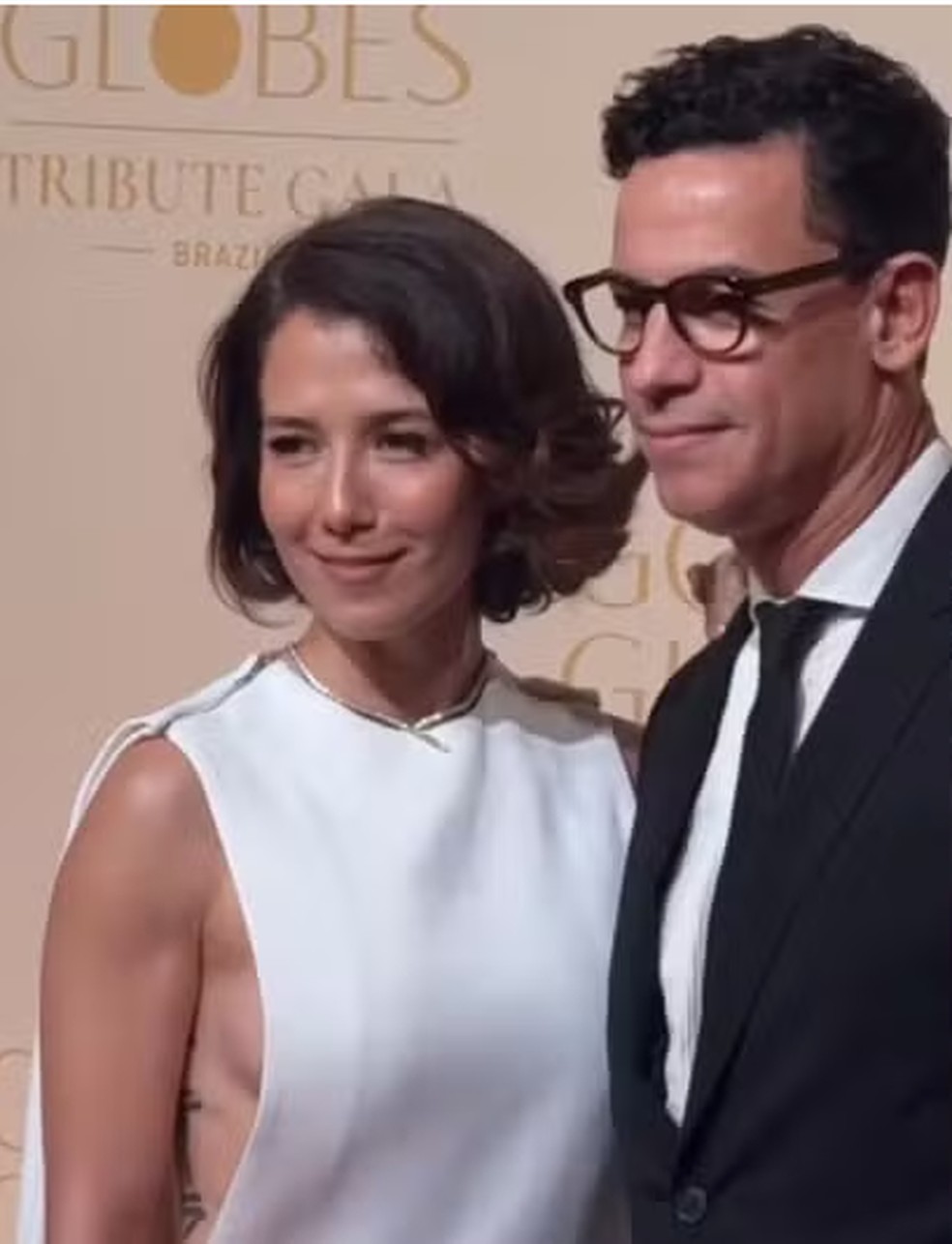 Marjorie Estiano e Márcio Maranhão no Golden Globe Gala no Rio e no set de 'Sob pressão' — Foto: Reprodução Instagram e Divulgação TV Globo
