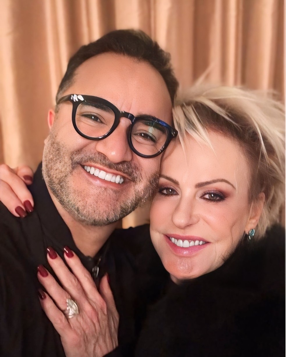 Ana Maria Braga e o namorado Fábio Arruda — Foto: Reprodução/Instagram
