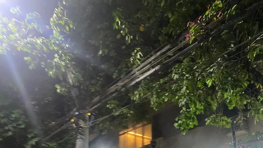 Incêndio atinge restaurante na Rua Dias Ferreira, no Leblon