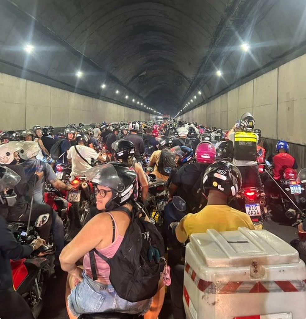 Aglomeração de motos no Túnel Rebouças, no Rio — Foto: X/Reprodução