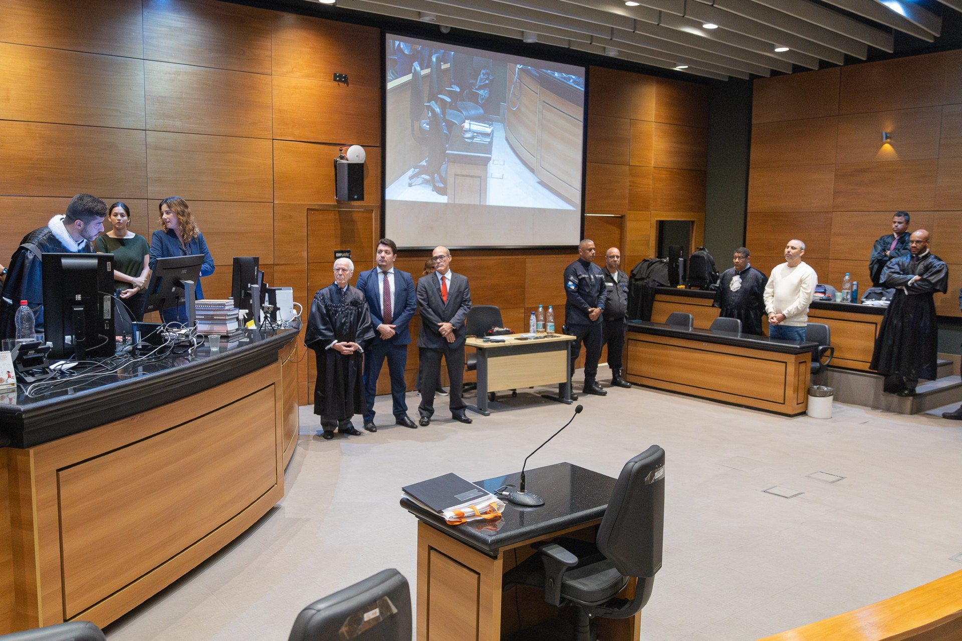 Ex-PM é condenado a quase 33 anos de prisão por morte do contraventor Fernando Iggnácio