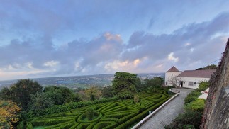 Um dos jardins em forma de labirinto do Tivoli Palácio de Seteais, hotel que funciona num palácio histórico em Sintra, Portugal — Foto: Eduardo Maia / O Globo