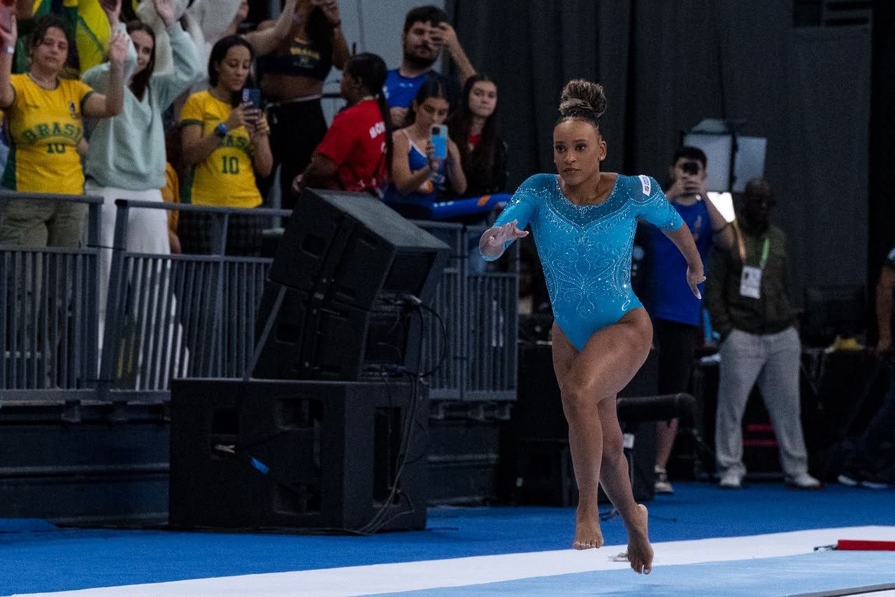 Rebeca conquista ouro no salto do Pan-Americano de Ginástica na volta às competições internacionais