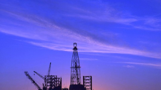 Arábia Saudita anuncia corte na produção de petróleo em 1 milhão de barris por dia