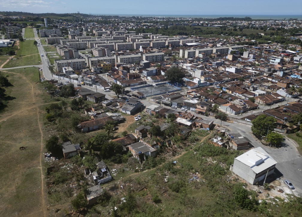 Dilemas de uma capital do petróleo: produção pujante do combustível fóssil em Macaé convive com expansão desordenada e pobreza - QTU Questões do Universo
