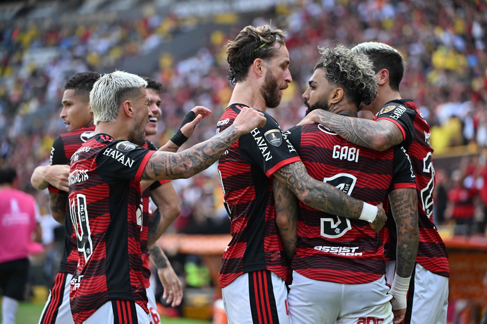 Jogadores do Flamengo comemoram gol de Gabigol — Foto: Luis Acosta/AFP