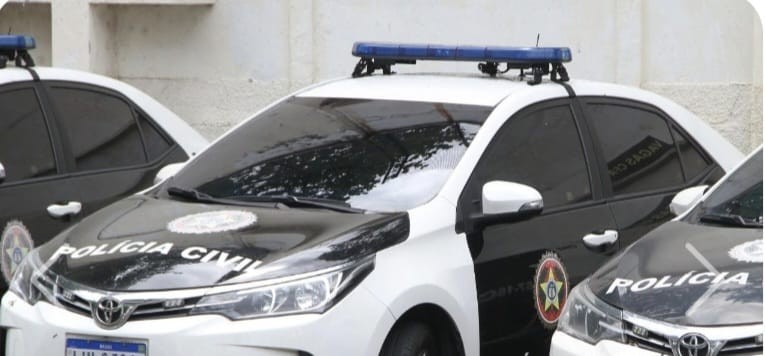 Duas pessoas são baleadas em barbearia no Rio; ex-jogador de futebol é uma das vítimas - QTU Questões do Universo